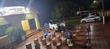 Una camioneta en fuga fue interceptada por la Policía: era robada en Brasil y transportaba un millonario contrabando imagen-10