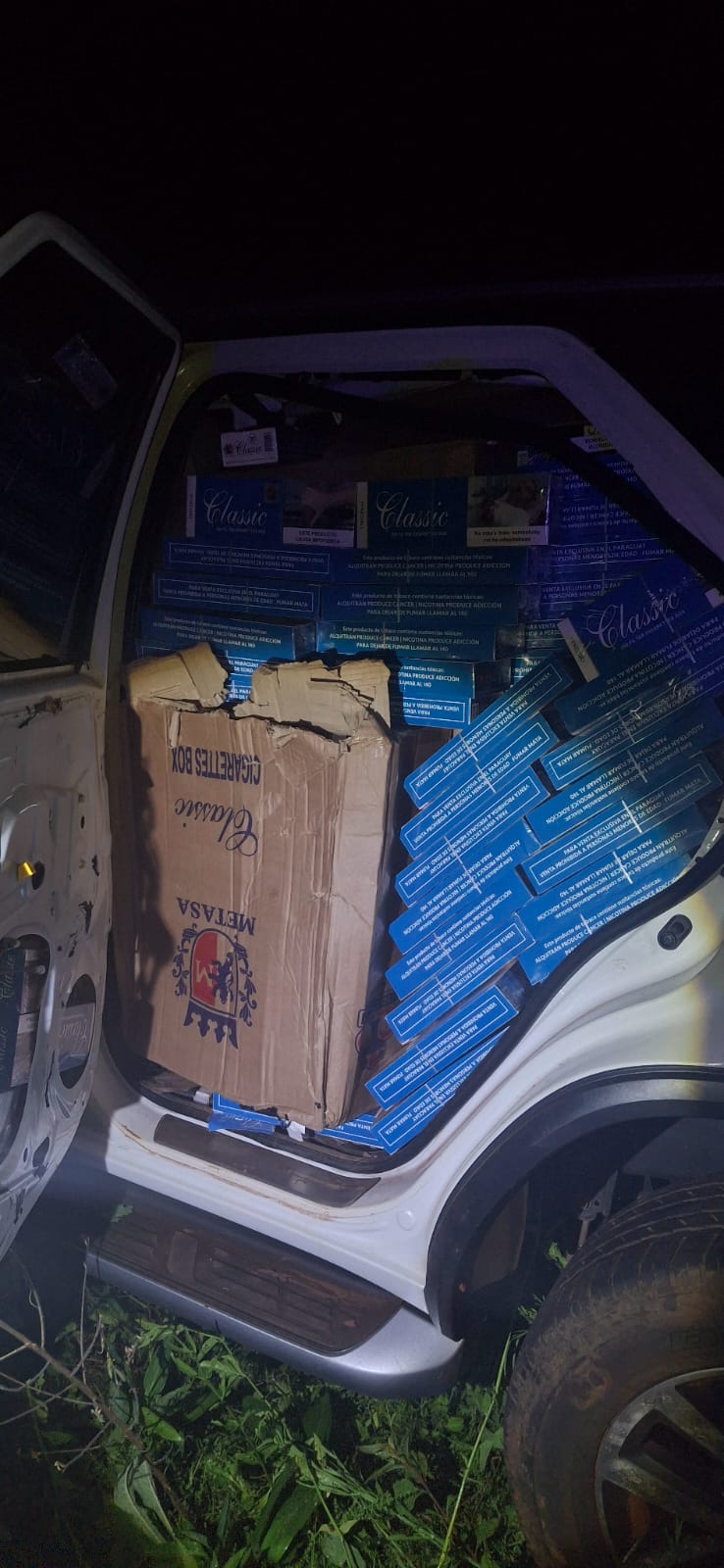 Una camioneta en fuga fue interceptada por la Policía: era robada en Brasil y transportaba un millonario contrabando 5 Una camioneta en fuga fue interceptada por la Policía: era robada en Brasil y transportaba un millonario contrabando imagen-4