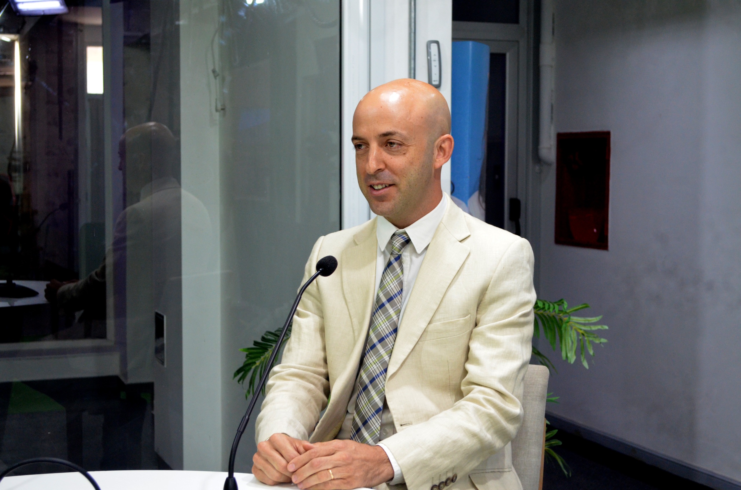 Cirugías oculares, cataratas y pantallas en niños: el oftamólogo Aisenberg detalla cuándo operarse, cómo se evalúan las graduaciones y qué factores influyen en la visión Cirugías oculares, cataratas y pantallas en niños: el oftamólogo Aisenberg detalla cuándo operarse, cómo se evalúan las graduaciones y qué factores influyen en la visión imagen-1