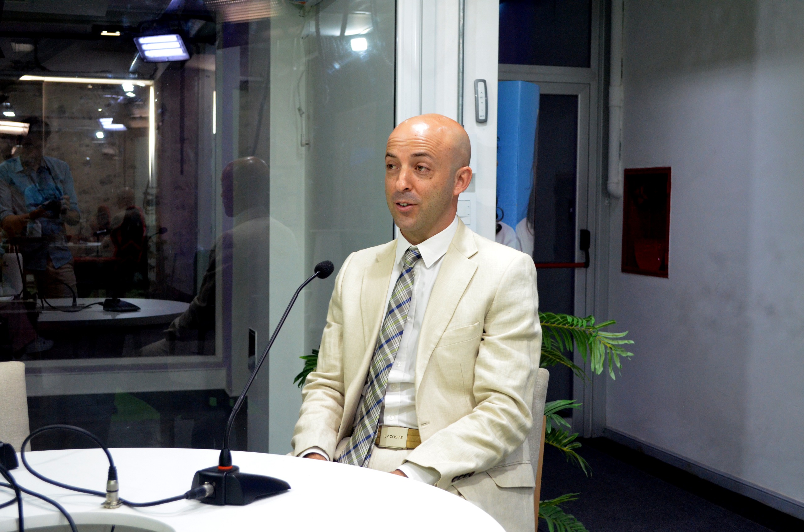 Cirugías oculares, cataratas y pantallas en niños: el oftamólogo Aisenberg detalla cuándo operarse, cómo se evalúan las graduaciones y qué factores influyen en la visión 7 Cirugías oculares, cataratas y pantallas en niños: el oftamólogo Aisenberg detalla cuándo operarse, cómo se evalúan las graduaciones y qué factores influyen en la visión imagen-6