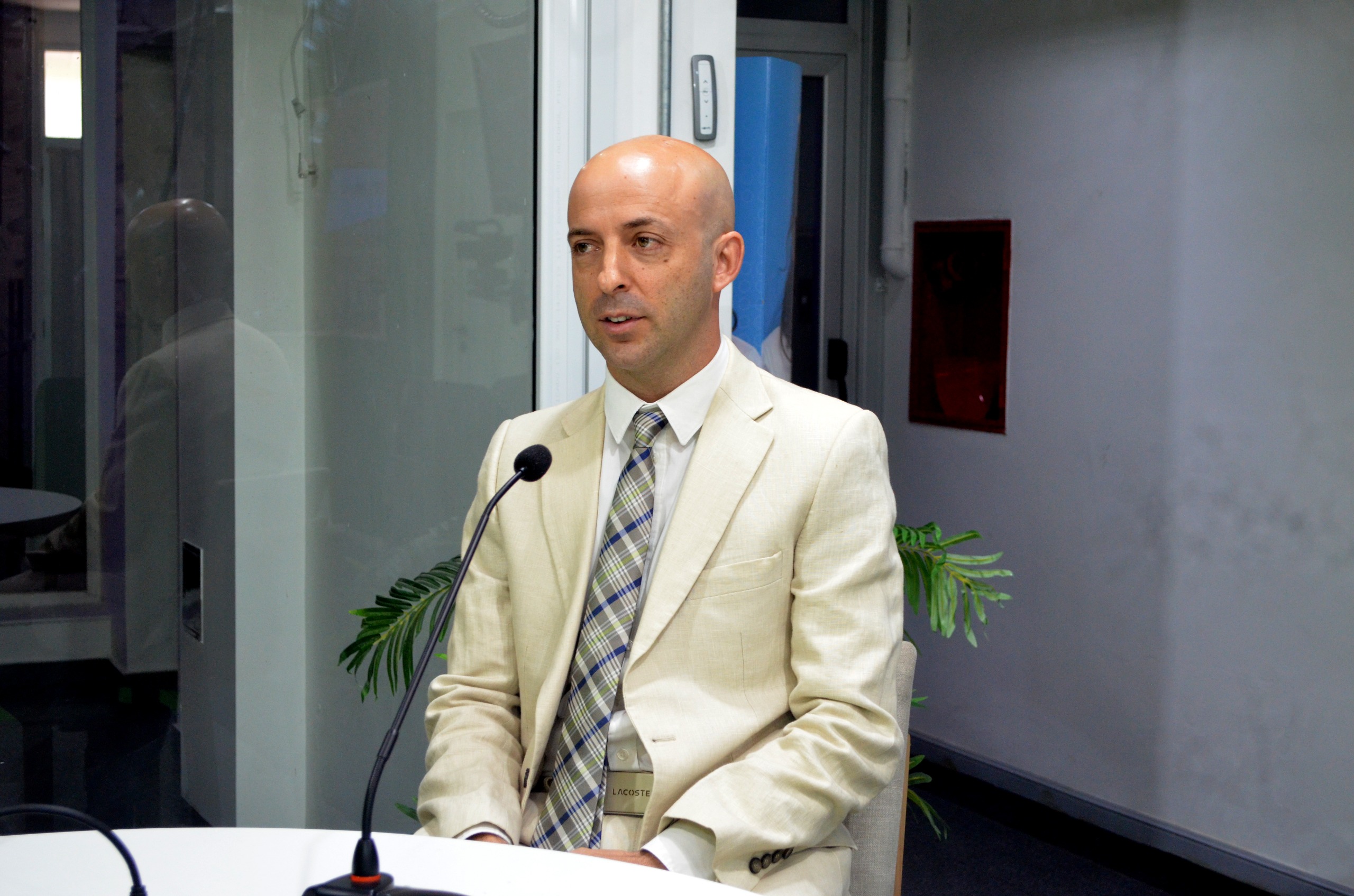 Cirugías oculares, cataratas y pantallas en niños: el oftamólogo Aisenberg detalla cuándo operarse, cómo se evalúan las graduaciones y qué factores influyen en la visión 5 Cirugías oculares, cataratas y pantallas en niños: el oftamólogo Aisenberg detalla cuándo operarse, cómo se evalúan las graduaciones y qué factores influyen en la visión imagen-4