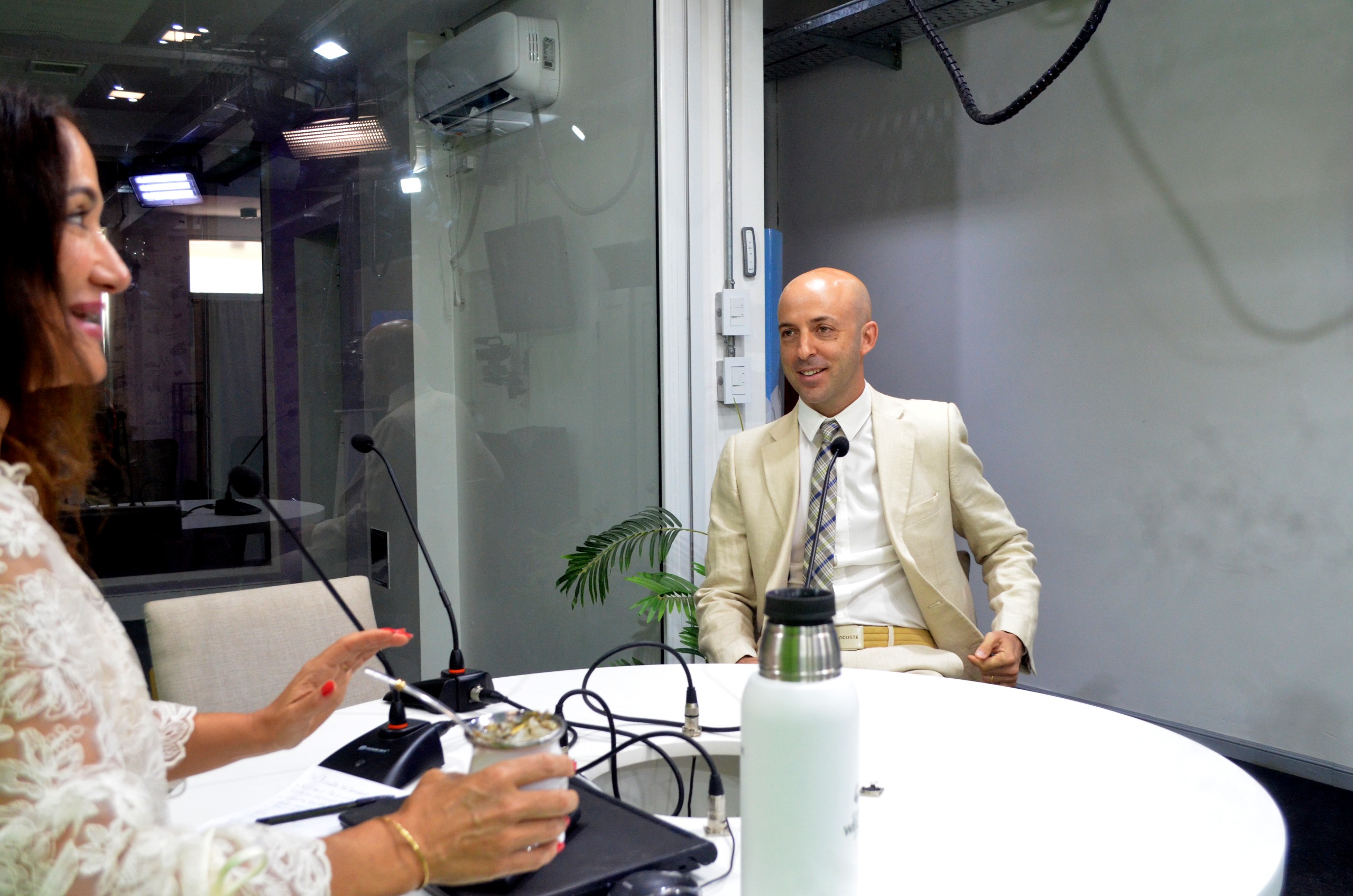 Cirugías oculares, cataratas y pantallas en niños: el oftamólogo Aisenberg detalla cuándo operarse, cómo se evalúan las graduaciones y qué factores influyen en la visión 9 Cirugías oculares, cataratas y pantallas en niños: el oftamólogo Aisenberg detalla cuándo operarse, cómo se evalúan las graduaciones y qué factores influyen en la visión imagen-8