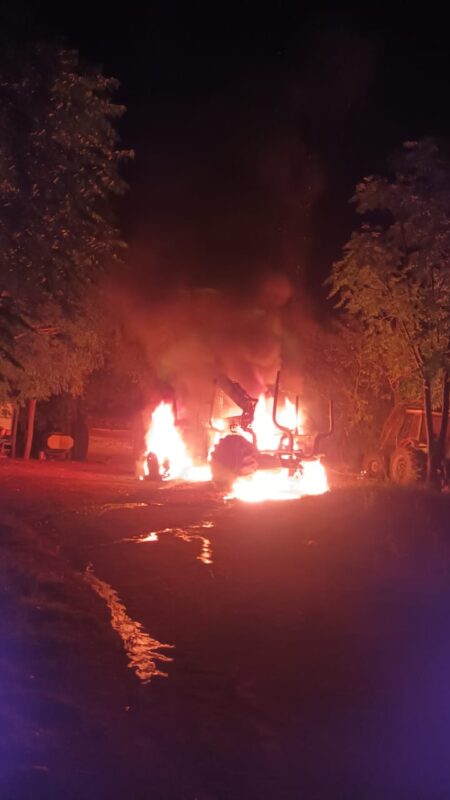 Incendio dañó maquinarias forestales en Itacaruaré imagen-2