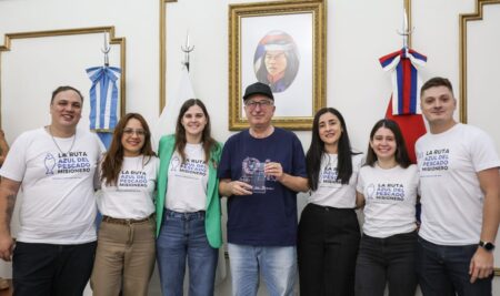 Passalacqua recibió a los jóvenes misioneros premiados por el CFI por el proyecto "La Ruta Azul del Pescado Misionero" imagen-6