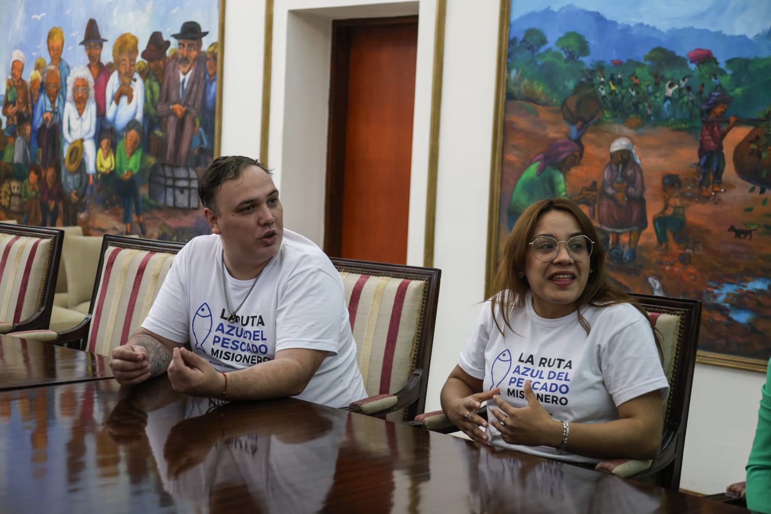 Passalacqua recibió a los jóvenes misioneros premiados por el CFI por el proyecto "La Ruta Azul del Pescado Misionero" 5 Passalacqua recibió a los jóvenes misioneros premiados por el CFI por el proyecto "La Ruta Azul del Pescado Misionero" imagen-4