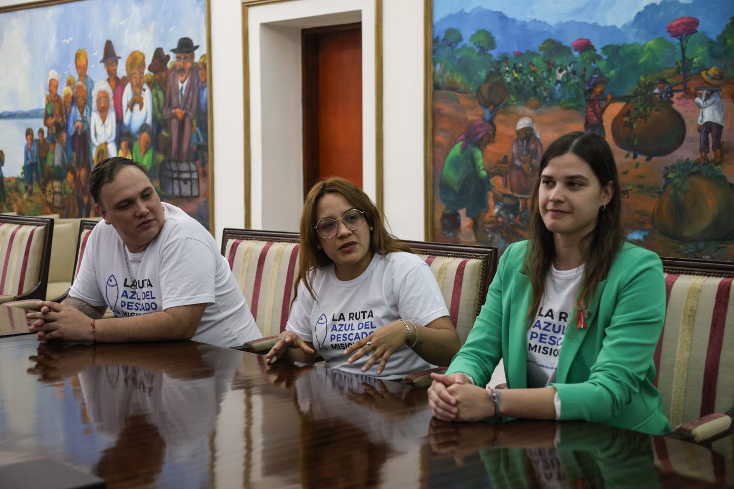 Passalacqua recibió a los jóvenes misioneros premiados por el CFI por el proyecto "La Ruta Azul del Pescado Misionero" 9 Passalacqua recibió a los jóvenes misioneros premiados por el CFI por el proyecto "La Ruta Azul del Pescado Misionero" imagen-8