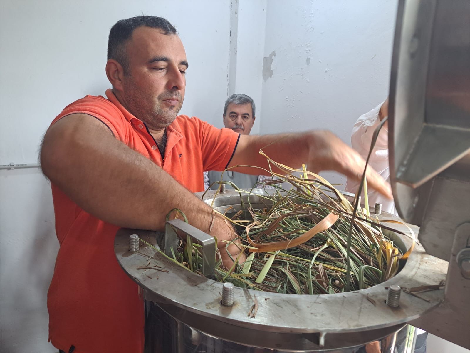 La Agencia de Innovación y la Municipalidad de El Soberbio firmaron un convenio para fortalecer la producción local de aceites esenciales imagen-2