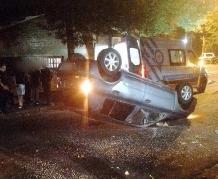 Despiste y vuelco dejó un hombre lesionado en Oberá imagen-3