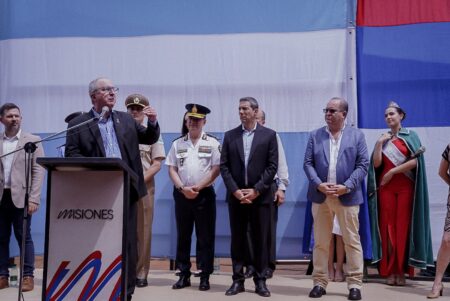 «Siguiendo el legado de Andrés Guacurarí, los misioneros defendemos el federalismo, no nos gusta que nos manden desde afuera», dijo Passalacqua en el acto de Campo Ramón "Siguiendo el legado de Andrés Guacurarí, los misioneros defendemos el federalismo, no nos gusta que nos manden desde afuera", dijo Passalacqua en el acto de Campo Ramón imagen-1