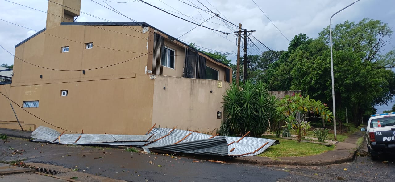 El temporal provocó daños en distintos puntos de Posadas imagen-12