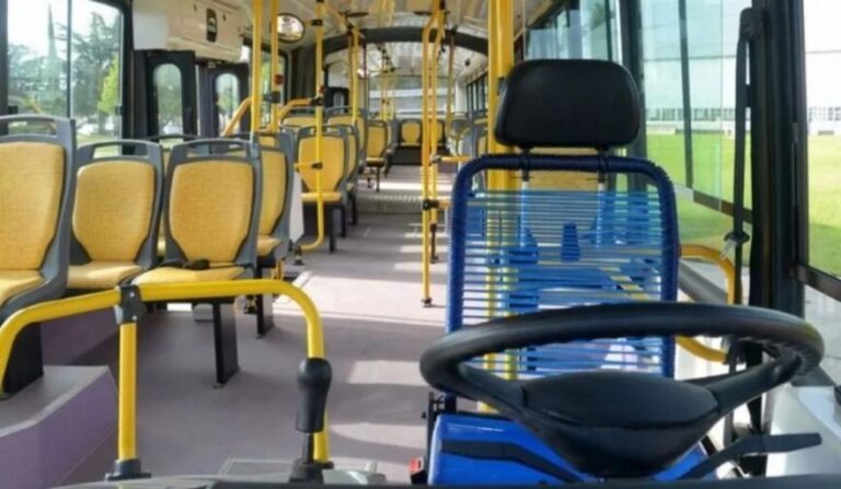 La FATAP advirtió que no podrá cumplir con los salarios y el aguinaldo de diciembre y reclamó una instancia de negociación con la UTA imagen-35