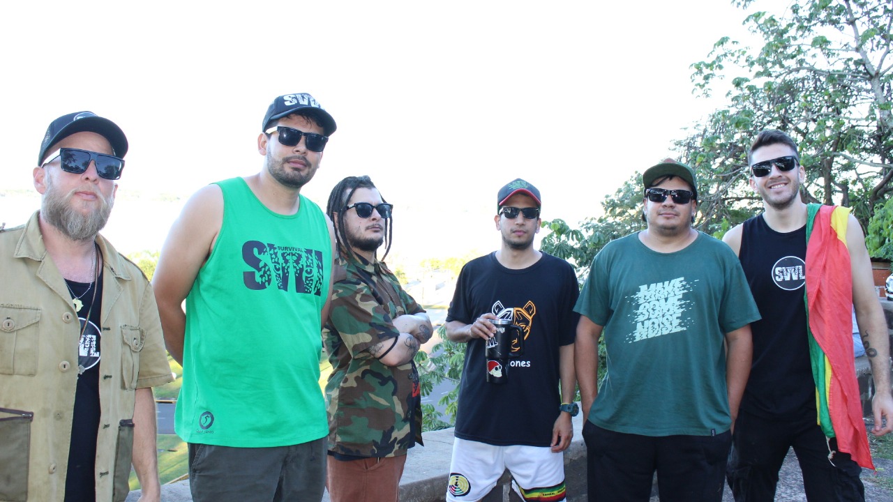 El ciclo “Al Caer el Sol” continúa este domingo con propuestas de reggae y rock alternativo en la costanera posadeña 3 El ciclo “Al Caer el Sol” continúa este domingo con propuestas de reggae y rock alternativo en la costanera posadeña imagen-2