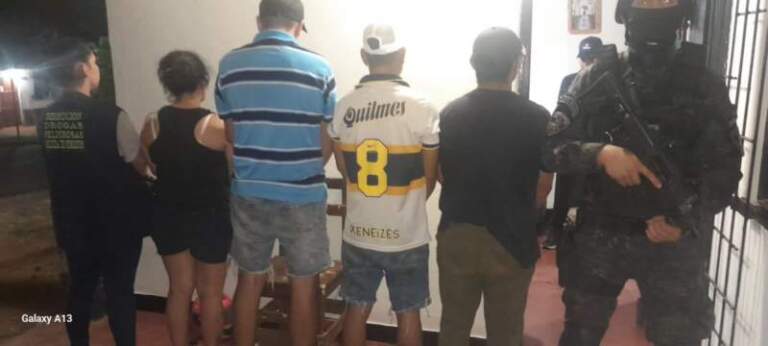 Capturaron a integrantes de una célula narco que operaba en barrio Hermoso de Posadas Capturaron a integrantes de una célula narco que operaba en barrio Hermoso de Posadas imagen-3