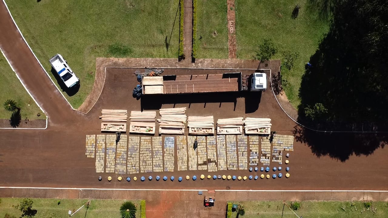 Transportaba más de dos toneladas y media de marihuana encofrado con madera de eucalipto y pino 11 Transportaba más de dos toneladas y media de marihuana encofrado con madera de eucalipto y pino imagen-10