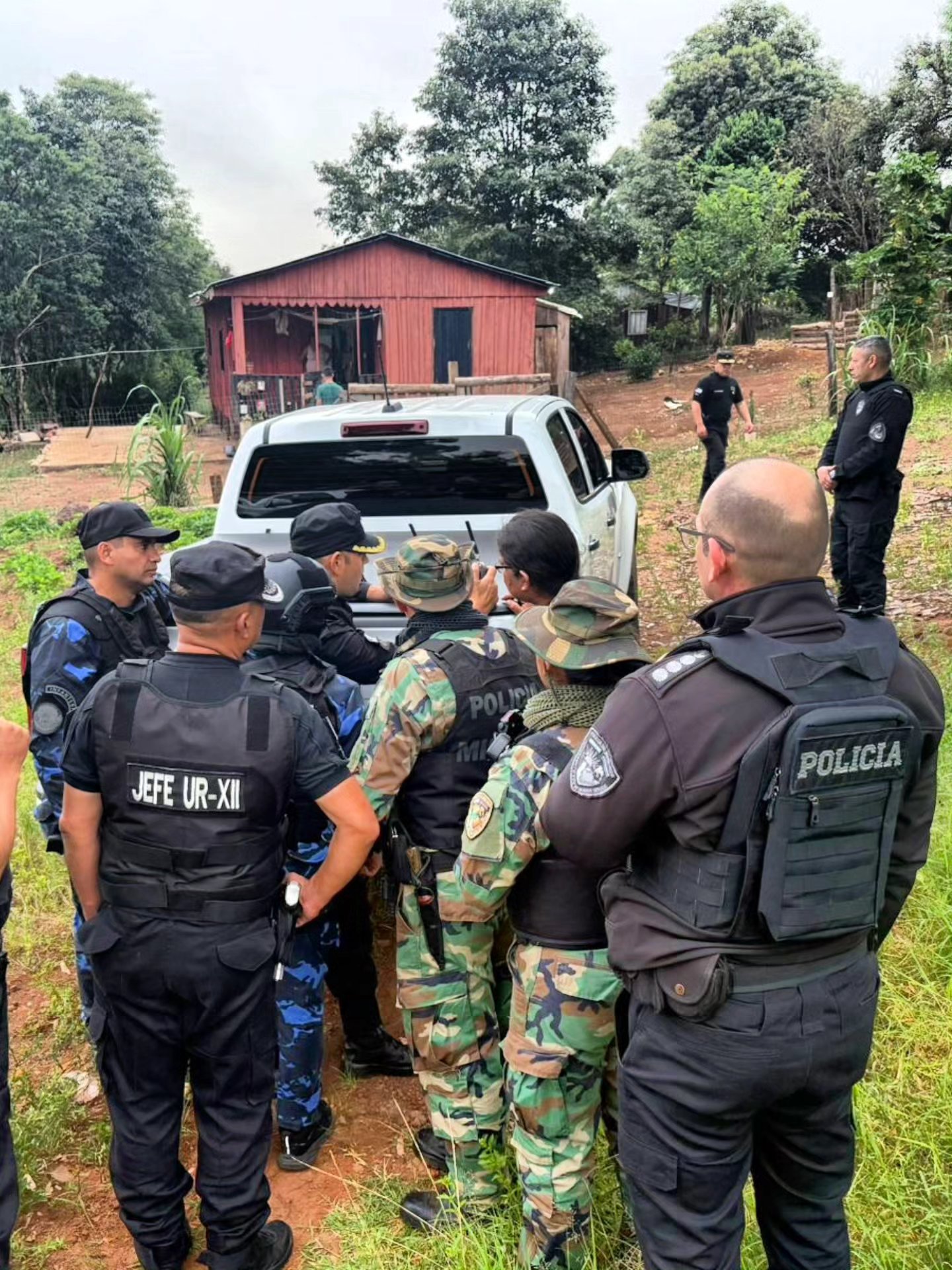 Arrestaron a una brasileña que atacó a tiros a la Policía y se atrincheró en una vivienda en Bernardo de Irigoyen 7 Arrestaron a una brasileña que atacó a tiros a la Policía y se atrincheró en una vivienda en Bernardo de Irigoyen imagen-6