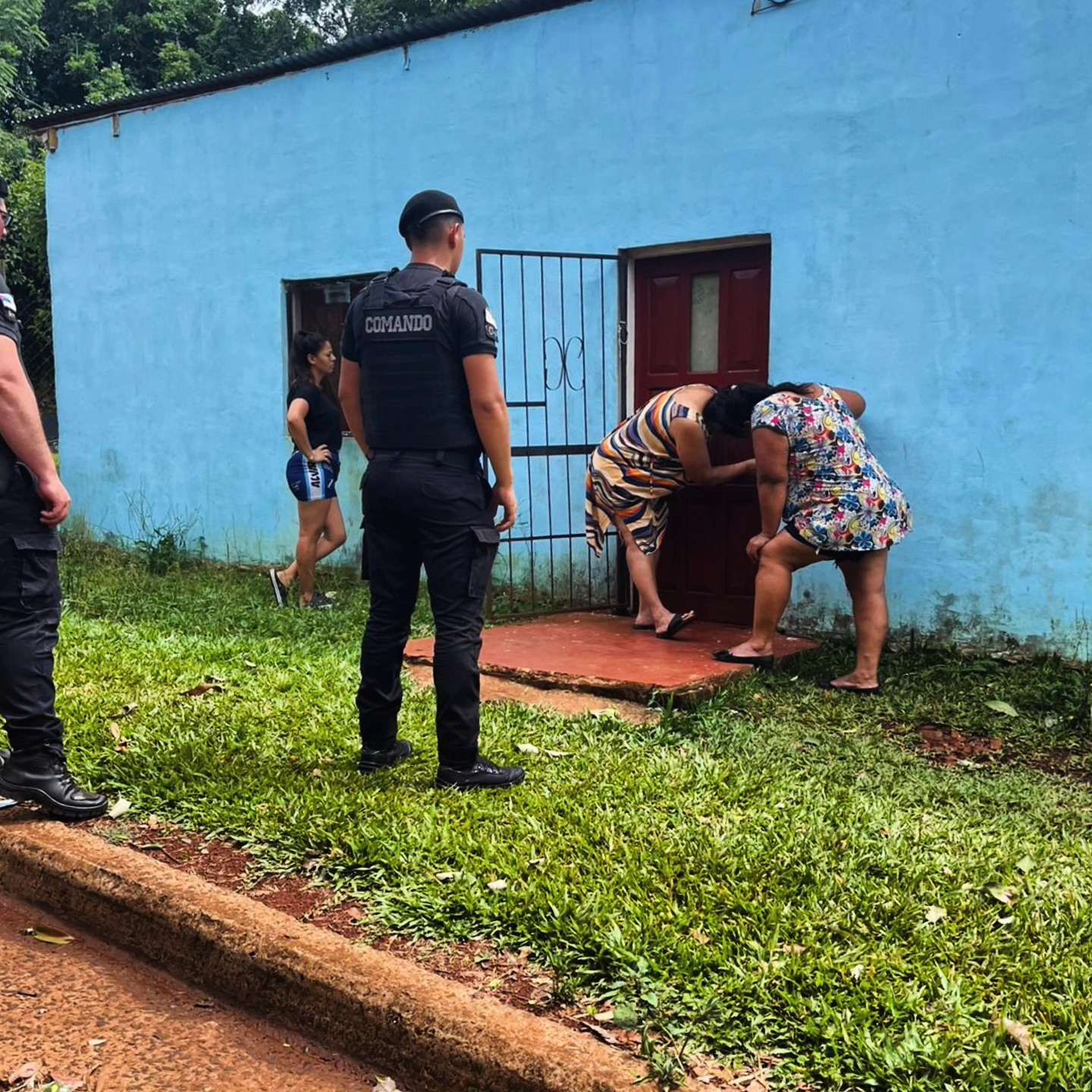 Villa Bonita: la Policía halló a cuatro menores encerrados, sin alimentos y presuntamente víctimas de abandono 3 Villa Bonita: la Policía halló a cuatro menores encerrados, sin alimentos y presuntamente víctimas de abandono imagen-2