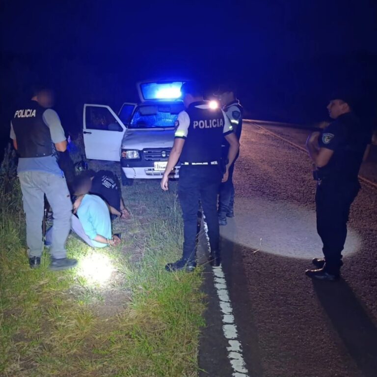 Engaño, asalto y persecución: simularon una compra, robaron una moto y la Policía detuvo a los cinco delincuentes imagen-21