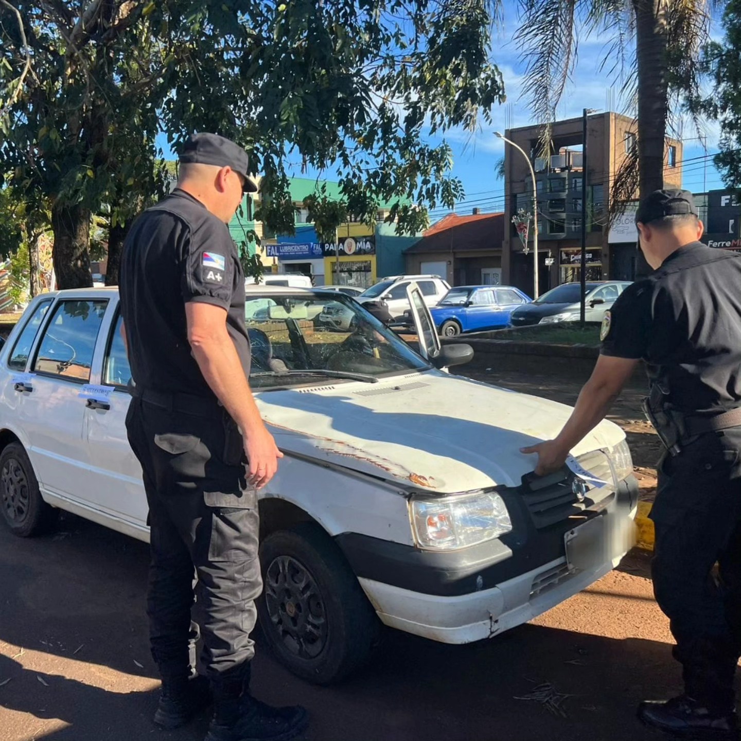 Engaño, asalto y persecución: simularon una compra, robaron una moto y la Policía detuvo a los cinco delincuentes imagen-8