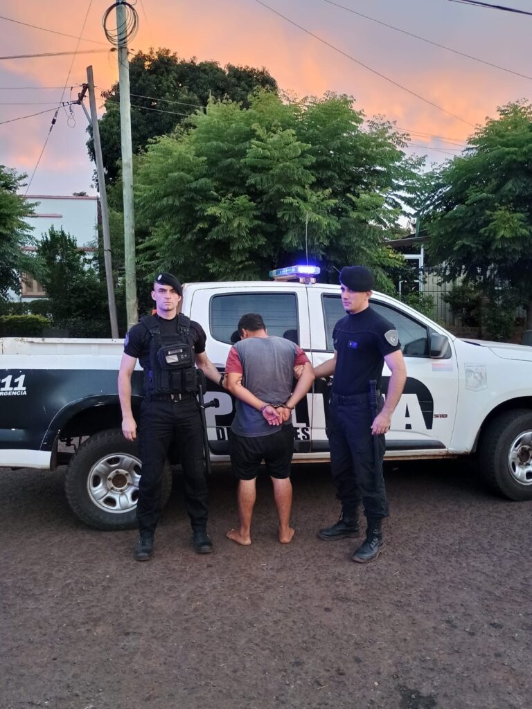 Aterrorizó a su familia con un puñal y terminó detenido cuando intentaba regresar a la casa imagen-16