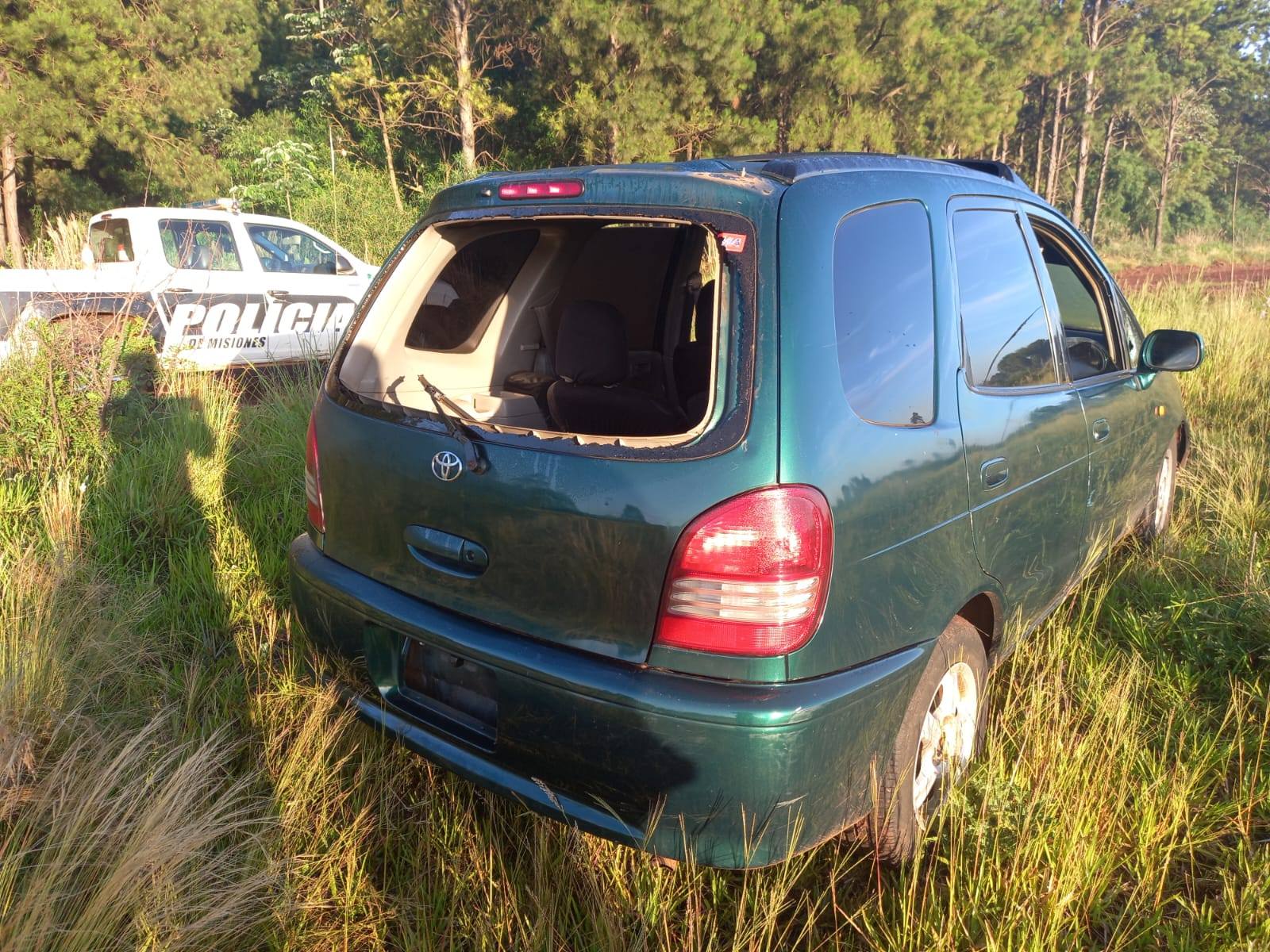 Hallaron un automóvil paraguayo abandonado y analizan su vínculo con una fuga en el puente San Roque González de Santa Cruz imagen-2