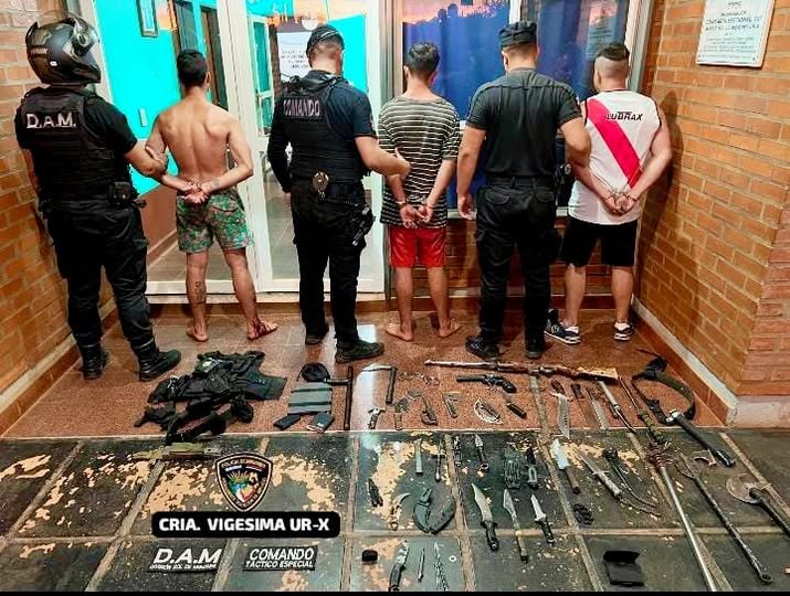 Tres hombres detenidos tras un violento episodio de violencia familiar y amenazas armadas en Posadas 3 Tres hombres detenidos tras un violento episodio de violencia familiar y amenazas armadas en Posadas imagen-2