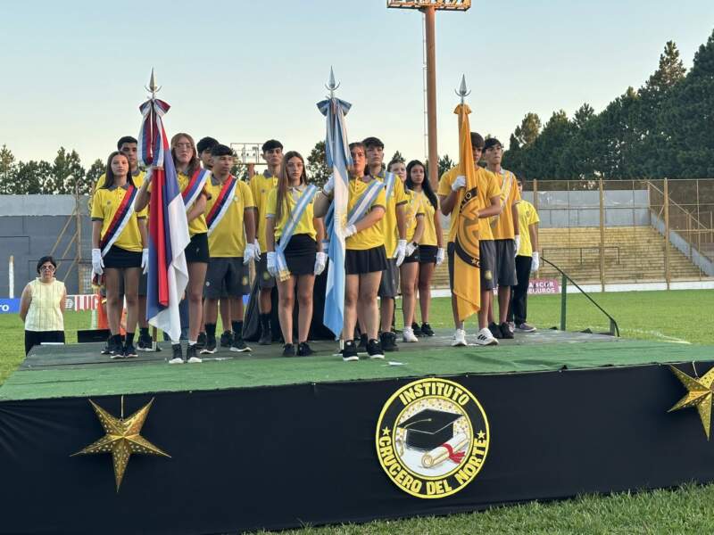 La primera promoción del Club Escuela Crucero del Norte cerró su etapa escolar en un acto cargado de emoción imagen-2