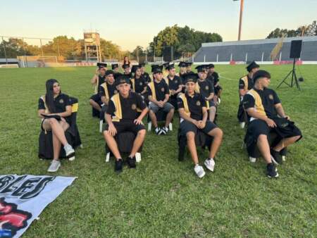 La primera promoción del Club Escuela Crucero del Norte cerró su etapa escolar en un acto cargado de emoción imagen-6