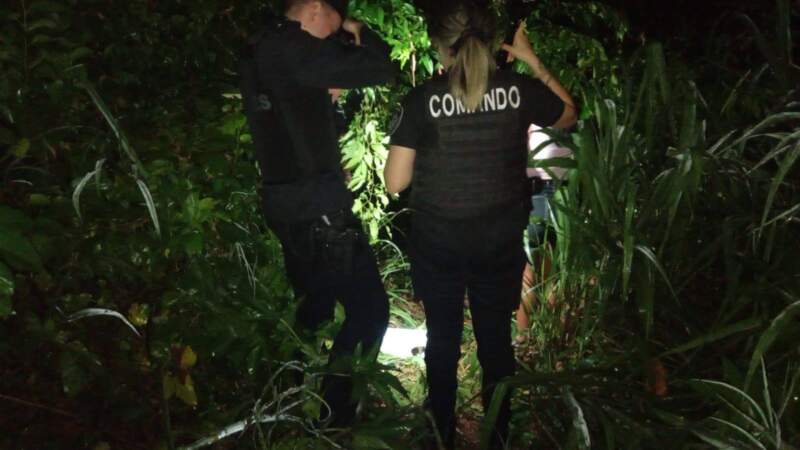 La Policía rastrillaba una zona de monte y halló un refugio clandestino con droga y objetos robados imagen-7