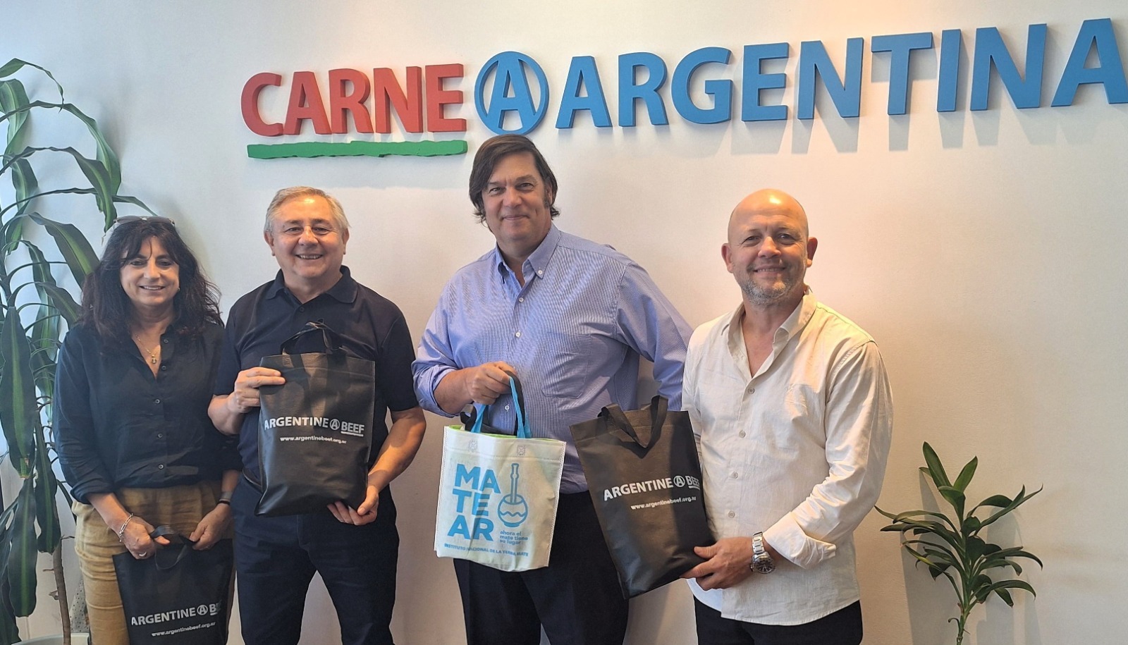 Entidades del sector apuestan a trabajar juntos en la promoción de la yerba mate y la carne argentinas 3 Entidades del sector apuestan a trabajar juntos en la promoción de la yerba mate y la carne argentinas imagen-2