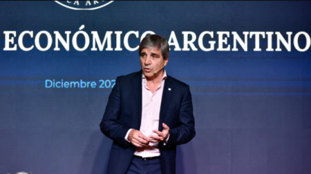 El Gobierno reflota el proyecto para utilizar los “dólares del colchón”: el monto al que apuntan y las trabas con los bancos El Gobierno reflota el proyecto para utilizar los “dólares del colchón”: el monto al que apuntan y las trabas con los bancos imagen-2