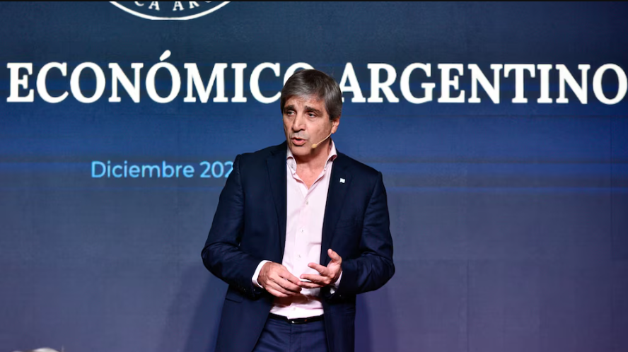 El Gobierno reflota el proyecto para utilizar los “dólares del colchón”: el monto al que apuntan y las trabas con los bancos El Gobierno reflota el proyecto para utilizar los “dólares del colchón”: el monto al que apuntan y las trabas con los bancos imagen-6