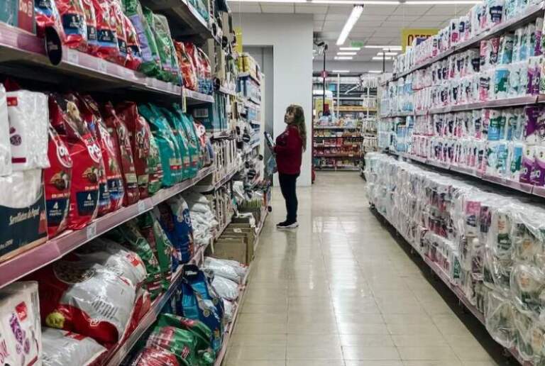 El índice de confianza del consumidor cayó 1,07% en diciembre y frenó su recuperación imagen-23