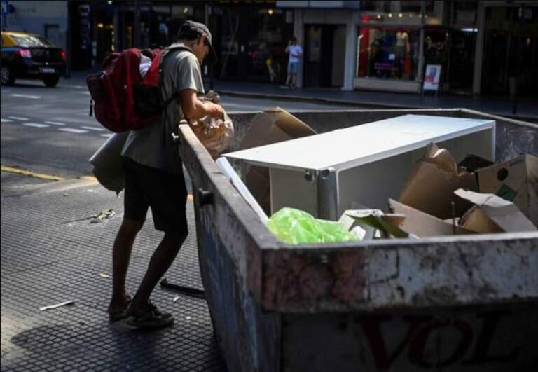 El Gobierno asegura que la pobreza se redujo al 27,5% en el tercer trimestre del año imagen-7