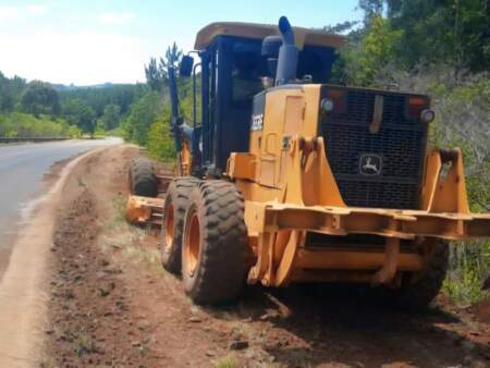 Vialidad de Misiones optimiza las banquinas de la Ruta Provincial Nº 2 imagen-11