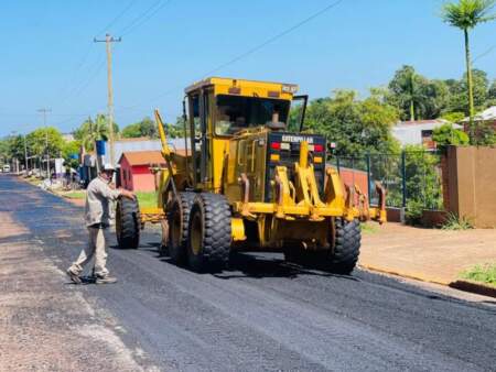 Nuevas calles asfaltadas mejoran la infraestructura de Puerto Iguazú imagen-11