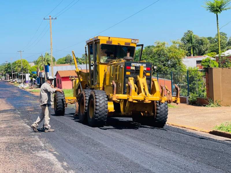 Nuevas calles asfaltadas mejoran la infraestructura de Puerto Iguazú imagen-51