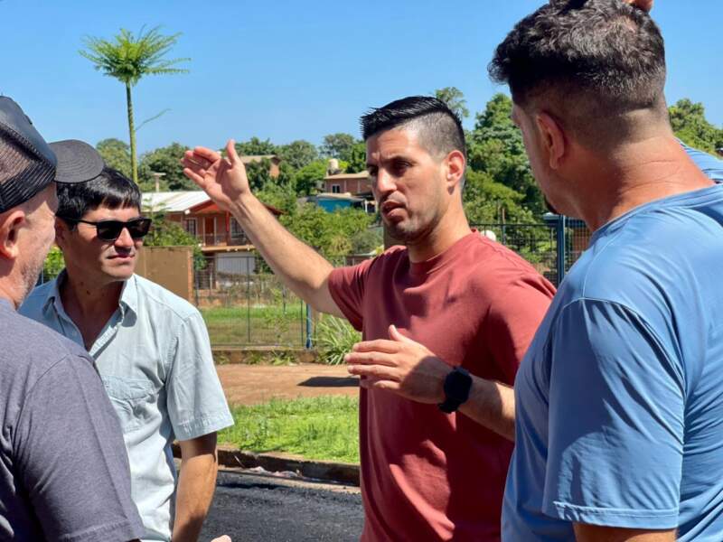 Nuevas calles asfaltadas mejoran la infraestructura de Puerto Iguazú imagen-4