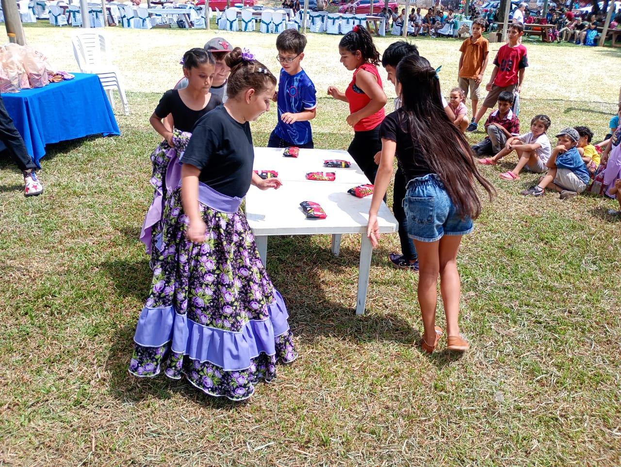 Gurises Felices acompañó el 78 aniversario de Santiago de Liniers con un show que reunió a las familias 5 Gurises Felices acompañó el 78 aniversario de Santiago de Liniers con un show que reunió a las familias imagen-4