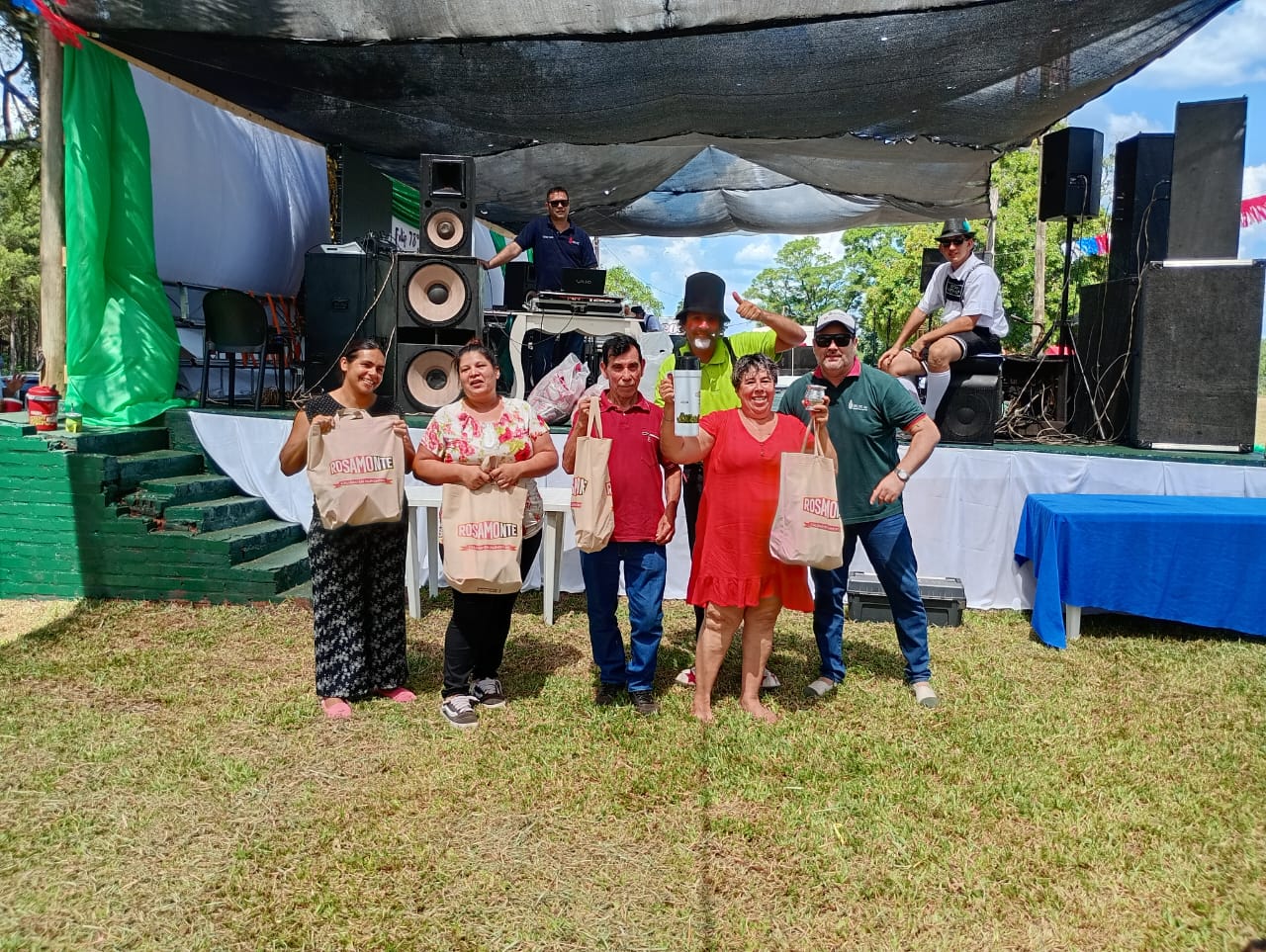 Gurises Felices acompañó el 78 aniversario de Santiago de Liniers con un show que reunió a las familias 7 Gurises Felices acompañó el 78 aniversario de Santiago de Liniers con un show que reunió a las familias imagen-6