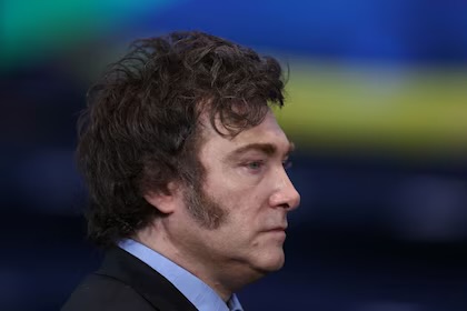 El Gobierno negocia levantar el embargo de armas británico y Milei planea viajar al Reino Unido imagen-23