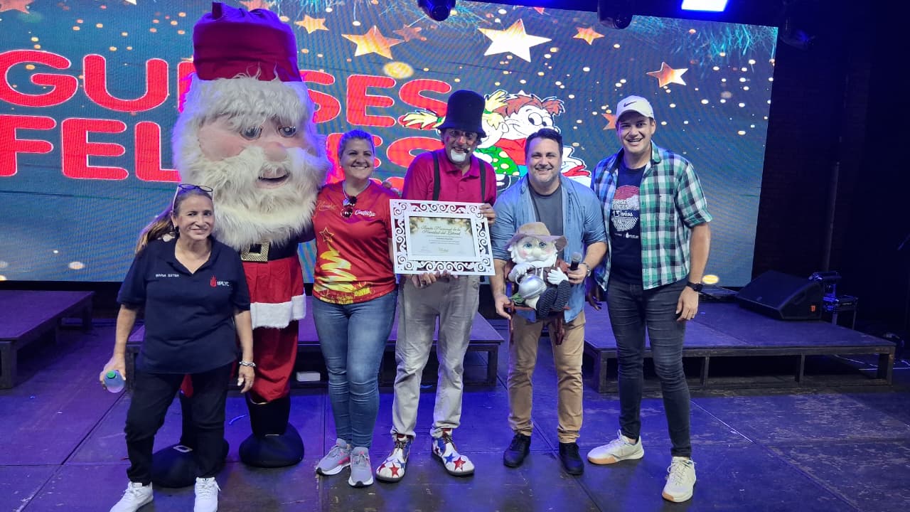 Gurises Felices compartió la magia de la Navidad en Capioví y Leandro N. Alem 7 Gurises Felices compartió la magia de la Navidad en Capioví y Leandro N. Alem imagen-6