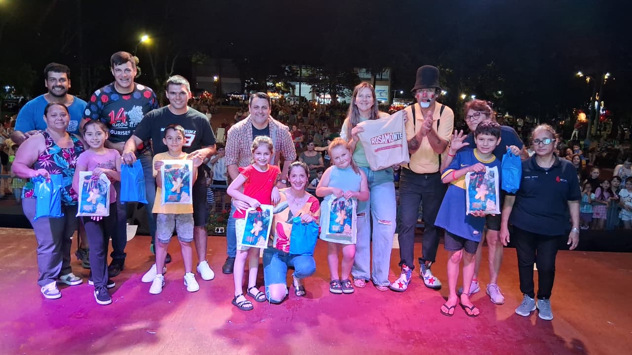 Gurises Felices compartió la magia de la Navidad en Capioví y Leandro N. Alem 9 Gurises Felices compartió la magia de la Navidad en Capioví y Leandro N. Alem imagen-8