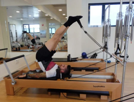 Del contexto de guerra a los estudios modernos: cómo el Pilates se convirtió en un entrenamiento que combina fuerza, flexibilidad y control corporal en todas las edades imagen-7