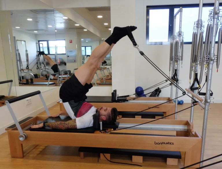 Del contexto de guerra a los estudios modernos: cómo el Pilates se convirtió en un entrenamiento que combina fuerza, flexibilidad y control corporal en todas las edades imagen-45