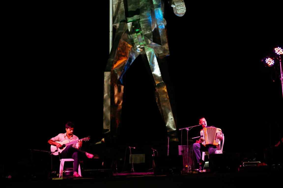 La "Vigilia por Andrés" rindió tributo al héroe nacional y celebró el legado musical de Raúl Barboza 11 La "Vigilia por Andrés" rindió tributo al héroe nacional y celebró el legado musical de Raúl Barboza imagen-10