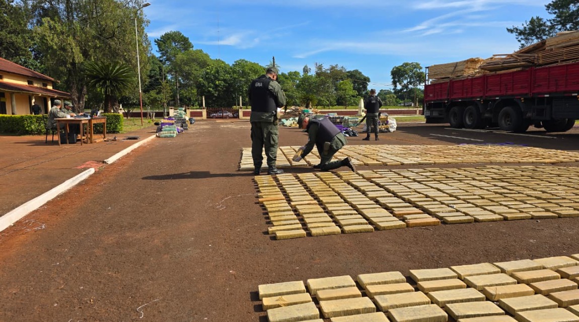 Armaron cofres con cargamento de madera para ocultar y trasladar más de siete toneladas de marihuana 7 Armaron cofres con cargamento de madera para ocultar y trasladar más de siete toneladas de marihuana imagen-6