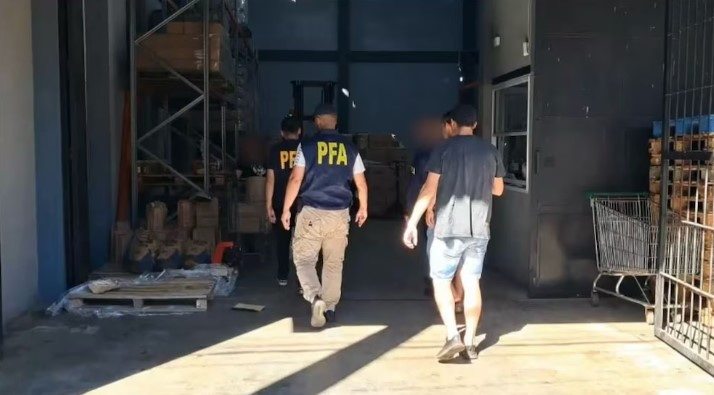 Detuvieron a un hombre que traficaba de Brasil a Misiones miles de bidones de aceite de oliva adulterado 3 Detuvieron a un hombre que traficaba de Brasil a Misiones miles de bidones de aceite de oliva adulterado imagen-2