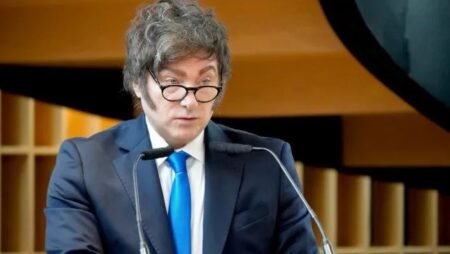 Según encuesta, Javier Milei cierra su segundo año de gobierno con un 49% de imagen positiva Según encuesta, Javier Milei cierra su segundo año de gobierno con un 49% de imagen positiva imagen-2