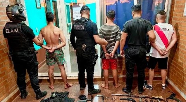 Tres hombres detenidos tras un violento episodio de violencia familiar y amenazas armadas en Posadas Tres hombres detenidos tras un violento episodio de violencia familiar y amenazas armadas en Posadas imagen-8