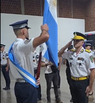 Mérito, compromiso y vocación: la Universidad de las Fuerzas de Seguridad-Sede Policia renovó sus abanderado Mérito, compromiso y vocación: la Universidad de las Fuerzas de Seguridad-Sede Policia renovó sus abanderado imagen-6